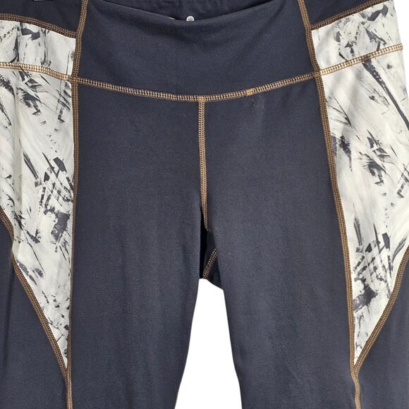 Athleta Printed Bare to Run Knicker Capri Length Gray/White Leggings Size M - Picture 3 of 10